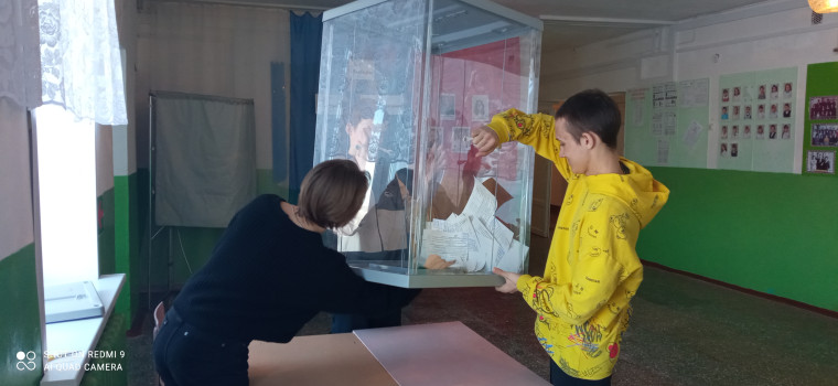 Выборы в заместители председателя органа ученического самоуправления «Радуга».