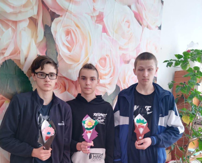 9 класс поздравляют пап..